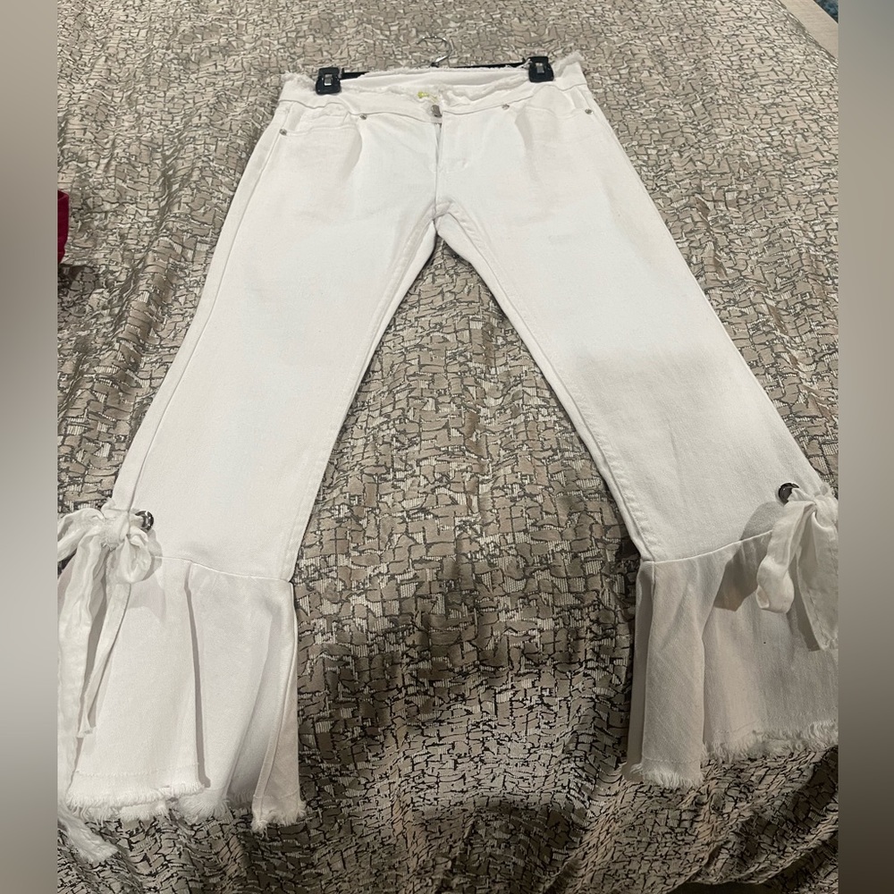 Gianni Bini white flair and fringe jeans